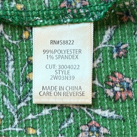 Max Studio Women's Green Floral Print Top Blouse with Short Bubble Sleeves 3X - Picture 6 of 10